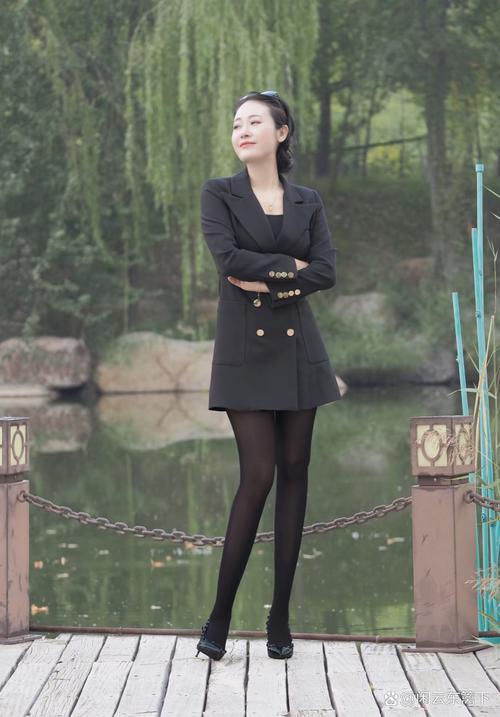 伴游招聘--从30岁到70岁，这三个女人诠释经典商务时尚风，成为职场搭配榜样(图1)