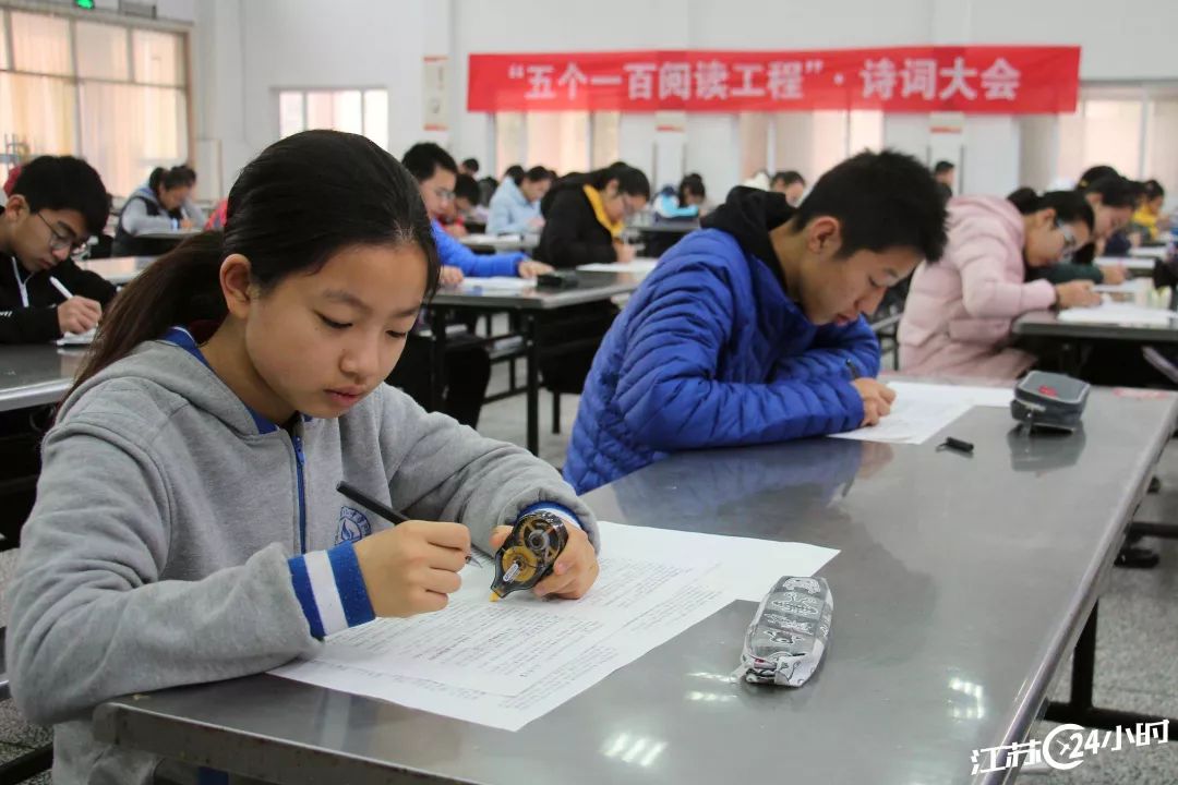 东纺城·江苏24小时|南通：志愿服务队“防艾”宣传进车站(图33)