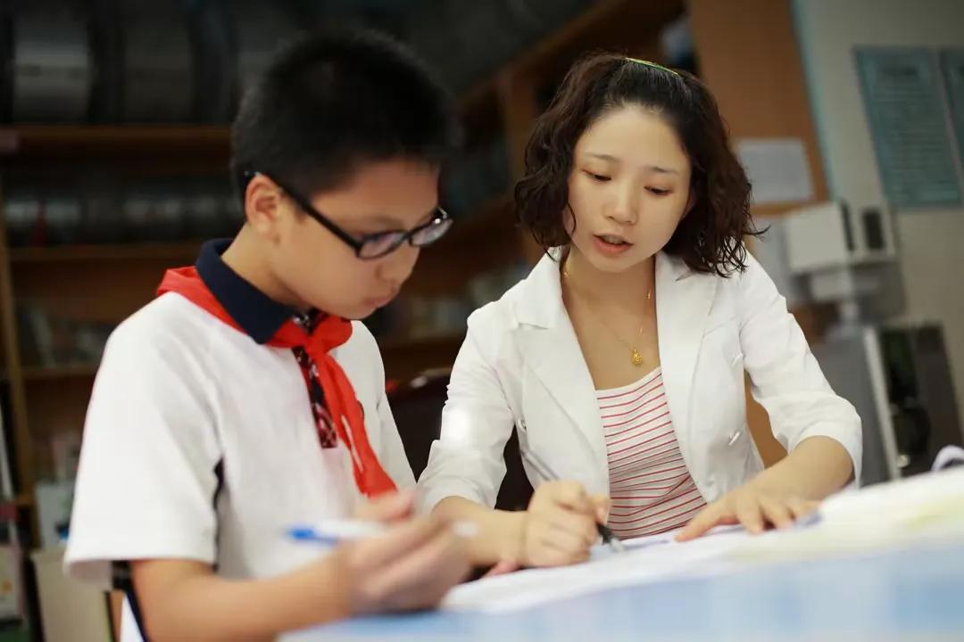 揭晓：谁说教师轻松？中国压力**职业排行榜出炉！(图2)