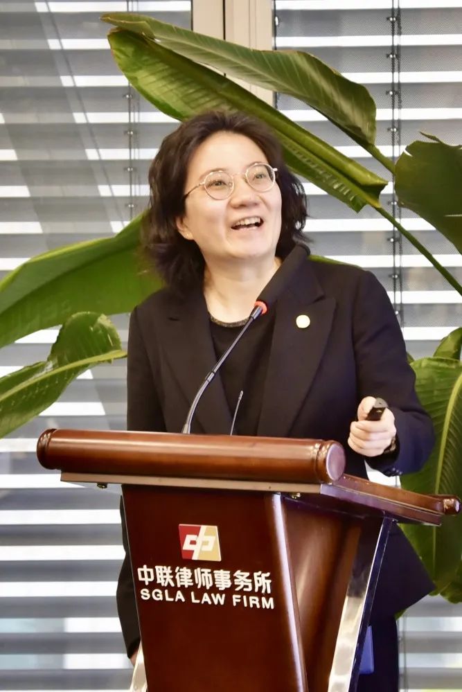 动态 |中联被授予“浦东新区法治化营商环境推介官”；中联与复旦双创俱乐部法律公益服务捐赠仪式顺举行；中联合伙人受邀作刑事辩护分享(图12)