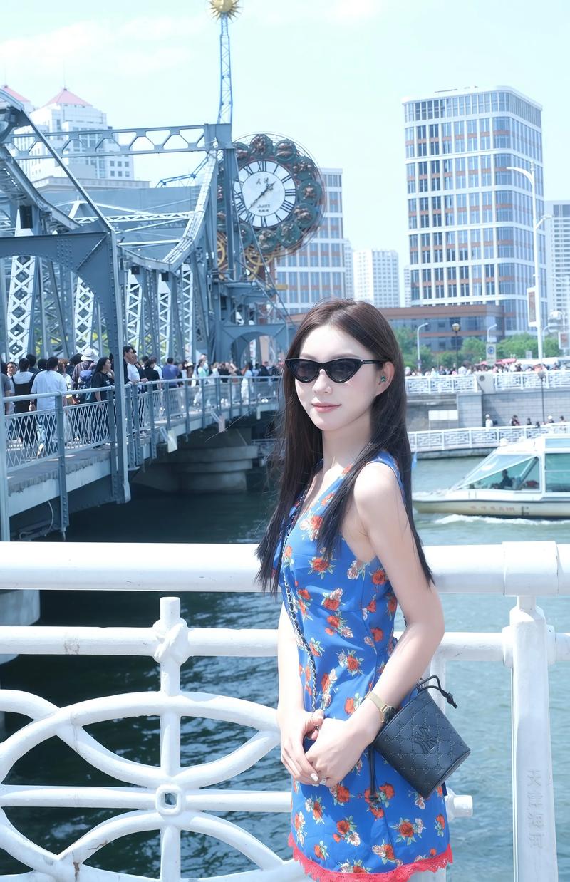 伴游招聘月薪百万天津纯出女孩招聘-珠海招聘伴游名媛商务女模—全国旅游陪同(今日导游招聘)(图3)
